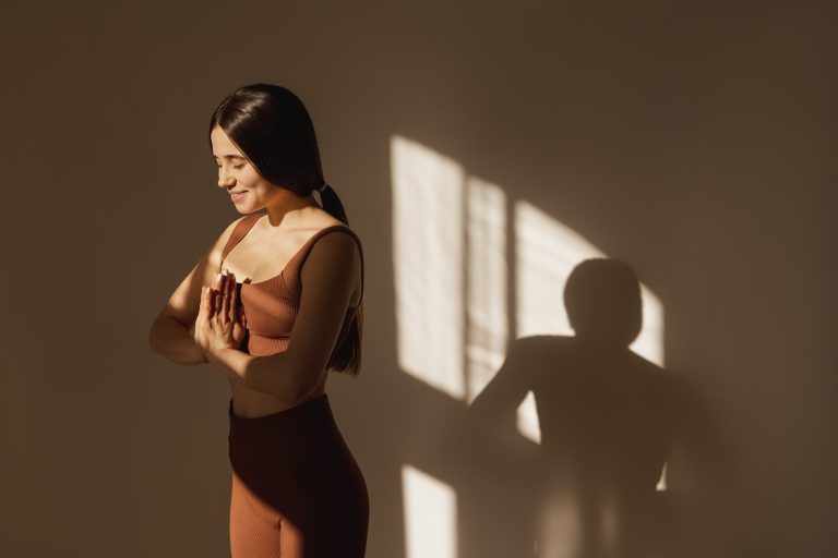 luces y sombras yoga zilef